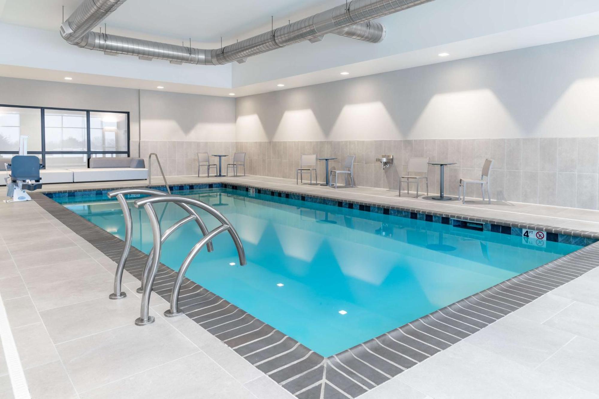 Homewood Suites By Hilton Holland Exterior photo